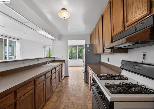 1227 E 33Rd St, Oakland, CA 94610