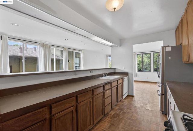1227 E 33Rd St, Oakland, CA 94610