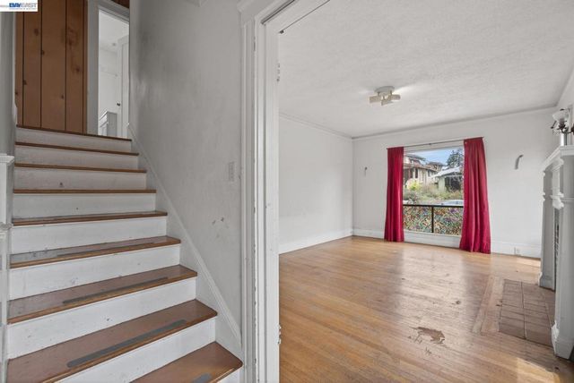 1227 E 33Rd St, Oakland, CA 94610