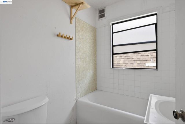 1227 E 33Rd St, Oakland, CA 94610