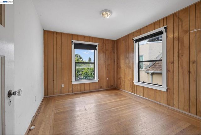 1227 E 33Rd St, Oakland, CA 94610