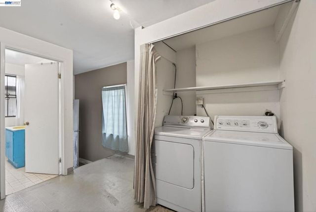 1227 E 33Rd St, Oakland, CA 94610