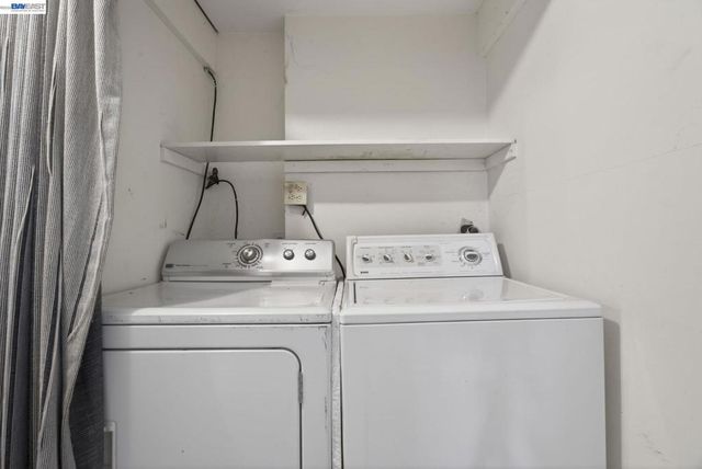 1227 E 33Rd St, Oakland, CA 94610