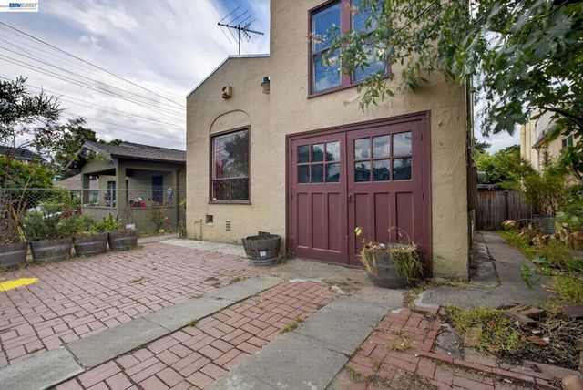 1227 E 33Rd St, Oakland, CA 94610
