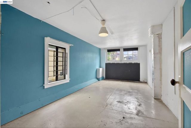 1227 E 33Rd St, Oakland, CA 94610