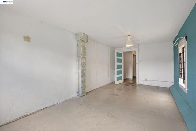 1227 E 33Rd St, Oakland, CA 94610