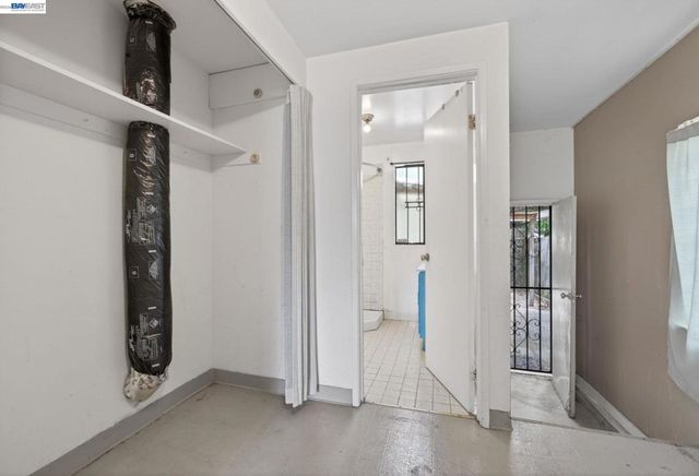 1227 E 33Rd St, Oakland, CA 94610