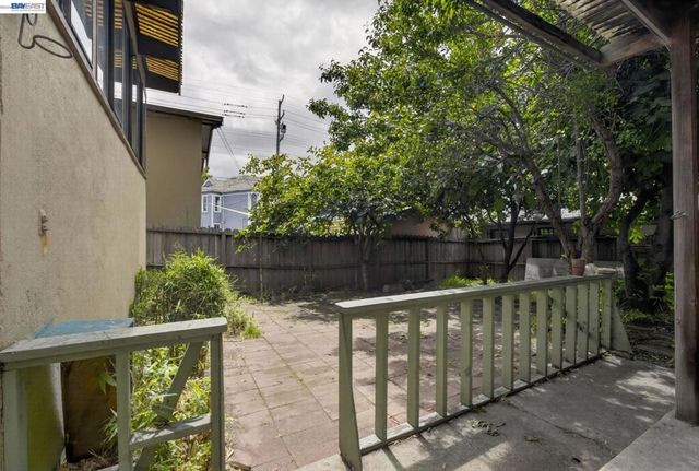 1227 E 33Rd St, Oakland, CA 94610