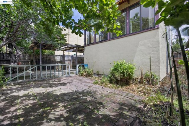 1227 E 33Rd St, Oakland, CA 94610