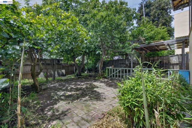 1227 E 33Rd St, Oakland, CA 94610
