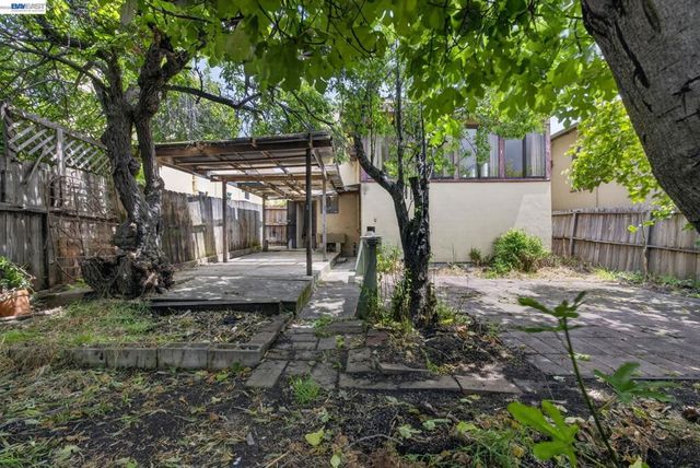 1227 E 33Rd St, Oakland, CA 94610