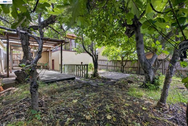 1227 E 33Rd St, Oakland, CA 94610