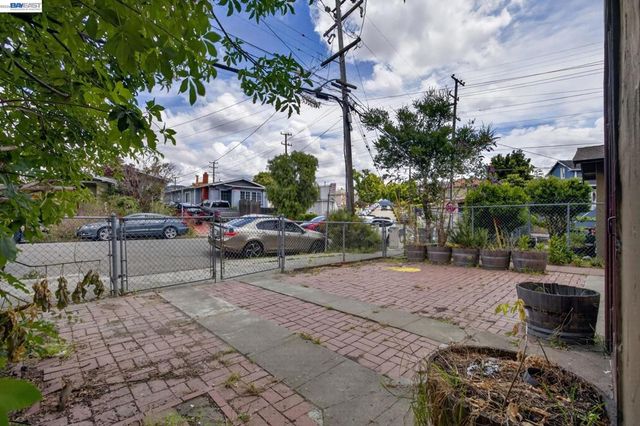 1227 E 33Rd St, Oakland, CA 94610