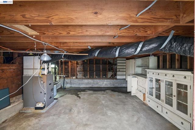 1227 E 33Rd St, Oakland, CA 94610