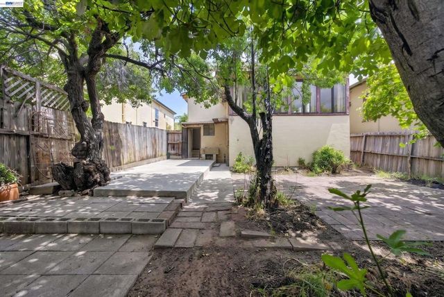 1227 E 33Rd St, Oakland, CA 94610