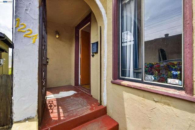 1227 E 33Rd St, Oakland, CA 94610