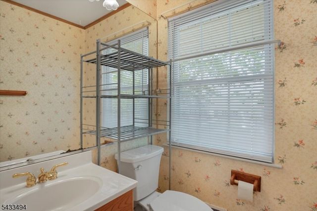 44 Summit Rd, Jefferson Twp., NJ 07438