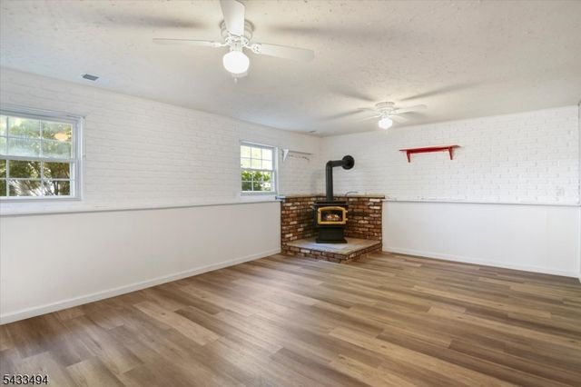 44 Summit Rd, Jefferson Twp., NJ 07438