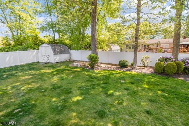 44 Summit Rd, Jefferson Twp., NJ 07438