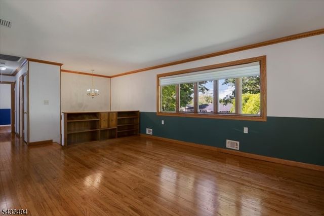 44 Summit Rd, Jefferson Twp., NJ 07438
