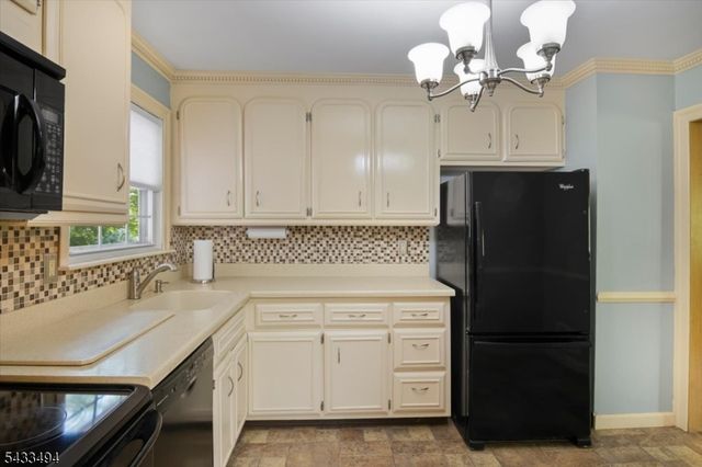 44 Summit Rd, Jefferson Twp., NJ 07438