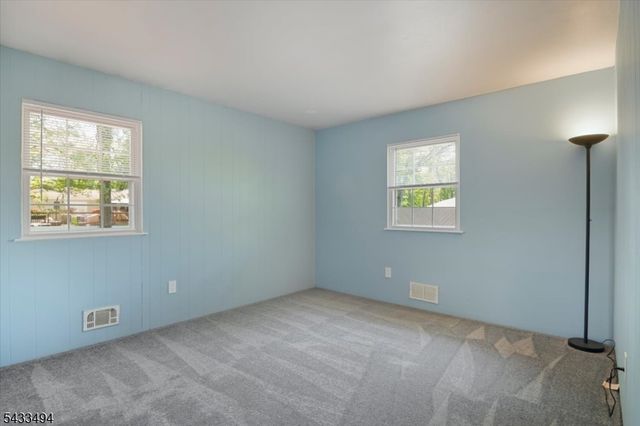 44 Summit Rd, Jefferson Twp., NJ 07438