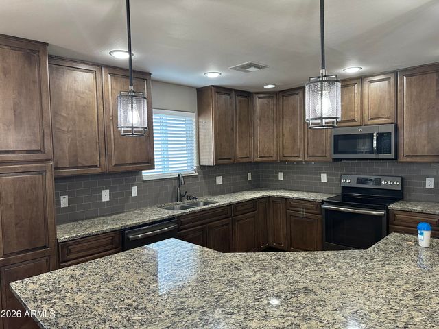 1059 W 5TH Avenue, Apache Junction, AZ 85120