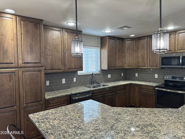 1059 W 5TH Avenue, Apache Junction, AZ 85120