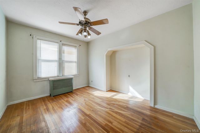 21 Park Avenue, Malverne, NY 11565