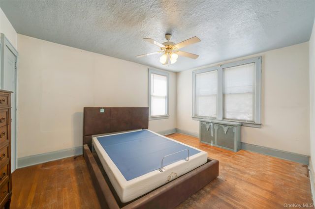 21 Park Avenue, Malverne, NY 11565