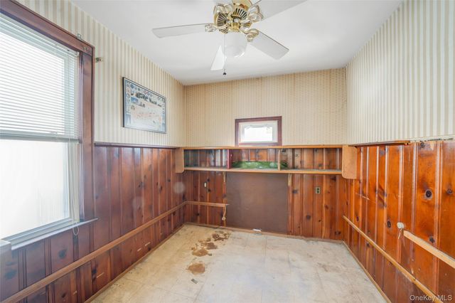 21 Park Avenue, Malverne, NY 11565