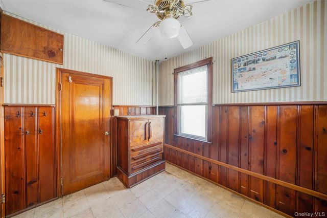 21 Park Avenue, Malverne, NY 11565