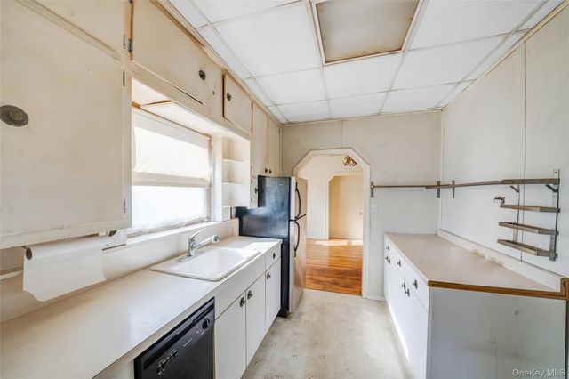 21 Park Avenue, Malverne, NY 11565