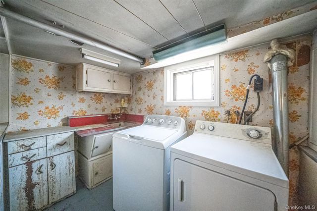 21 Park Avenue, Malverne, NY 11565