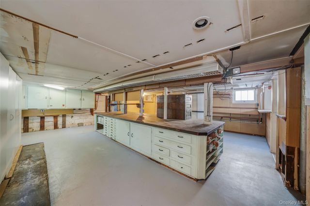 21 Park Avenue, Malverne, NY 11565