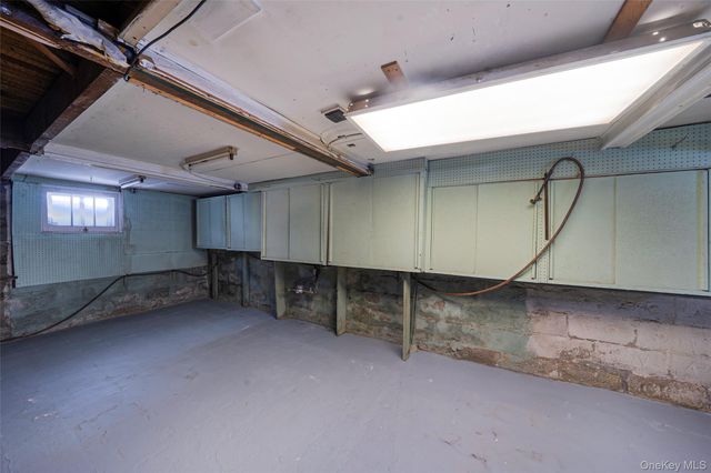 21 Park Avenue, Malverne, NY 11565