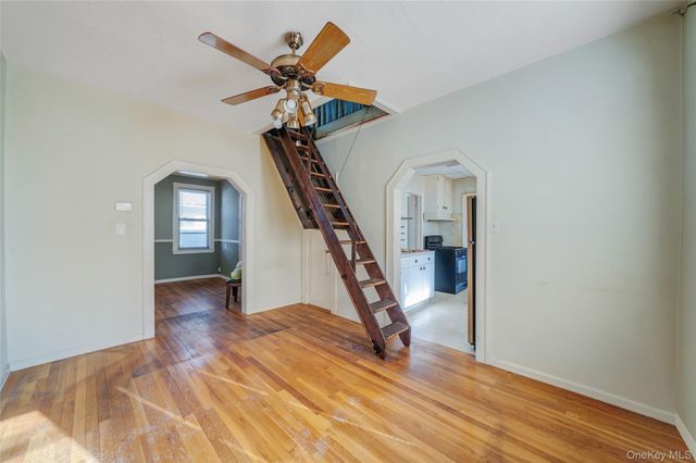 21 Park Avenue, Malverne, NY 11565