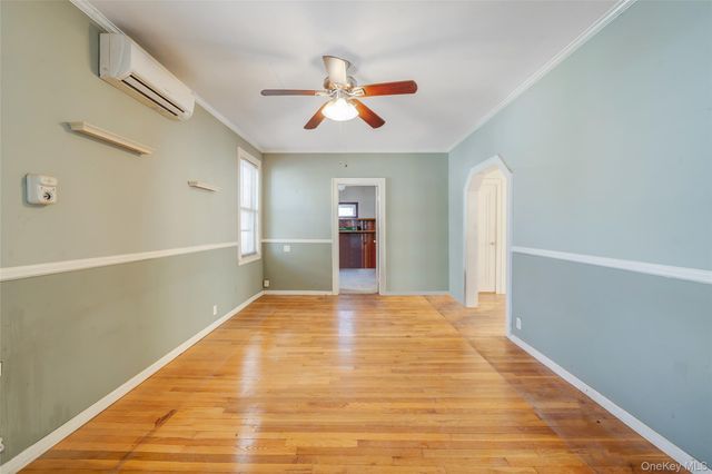 21 Park Avenue, Malverne, NY 11565