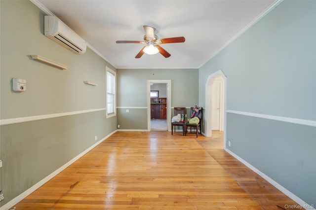 21 Park Avenue, Malverne, NY 11565