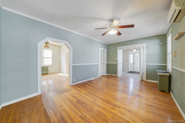 21 Park Avenue, Malverne, NY 11565