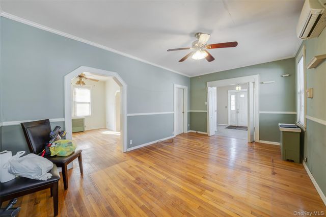 21 Park Avenue, Malverne, NY 11565