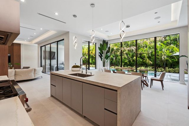255 NE 3rd Street, Boca Raton, FL 33432