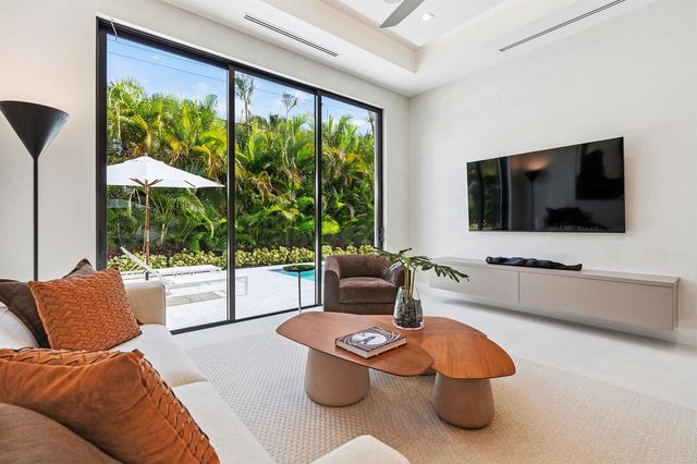 255 NE 3rd Street, Boca Raton, FL 33432