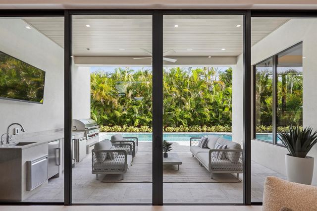 255 NE 3rd Street, Boca Raton, FL 33432