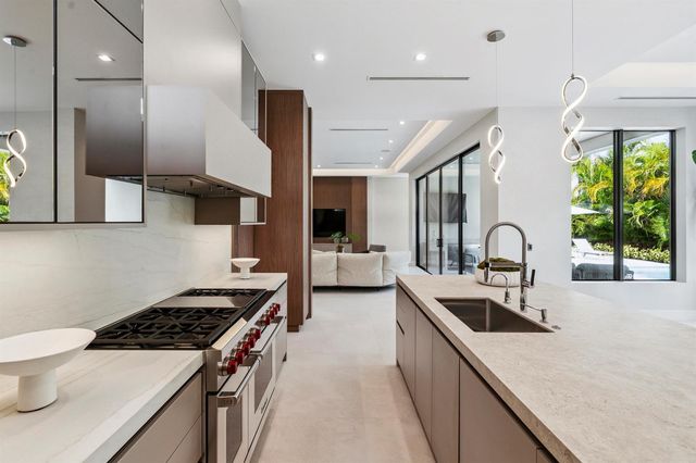 255 NE 3rd Street, Boca Raton, FL 33432