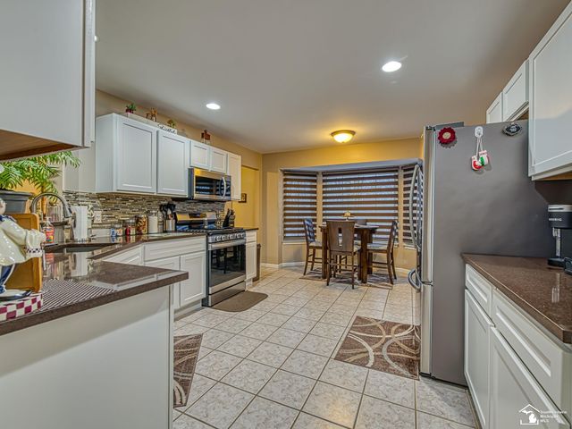 25247 Warren Drive, Brownstown Twp, MI 48134