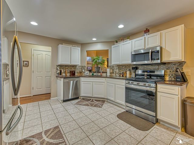 25247 Warren Drive, Brownstown Twp, MI 48134