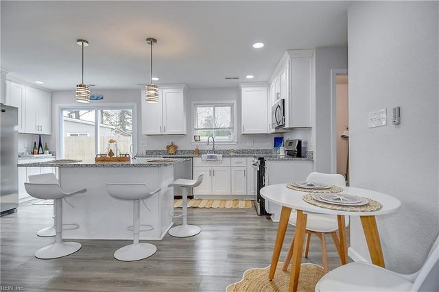 4304 Mineola DR, Chesapeake, VA 23325