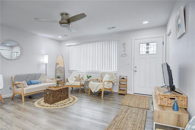 4304 Mineola DR, Chesapeake, VA 23325