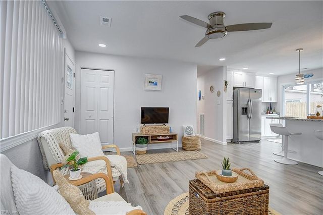 4304 Mineola DR, Chesapeake, VA 23325